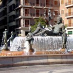 fountainandstatueplazadelavirgen